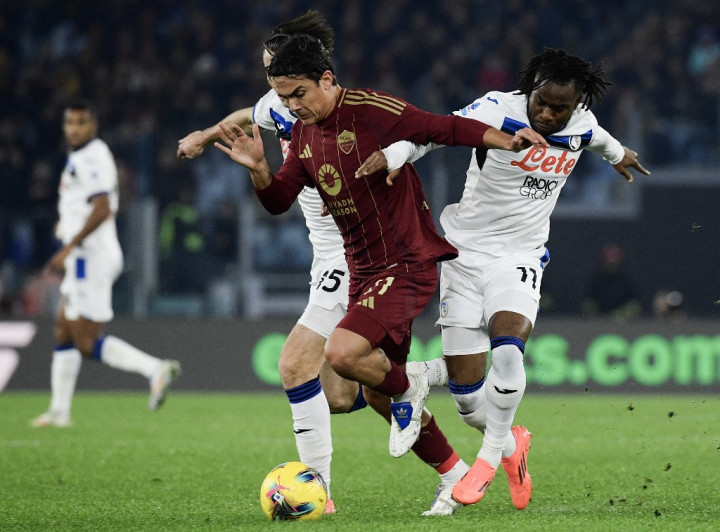 Atalanta menempel ketat Napoli di puncak klasemen Serie A setelah membungkam AS Roma 2-0 dalam giornata ke-14 di Olimpico Stadium, Roma, pada Selasa, 3 Desember 2024 dini hari WIB.
