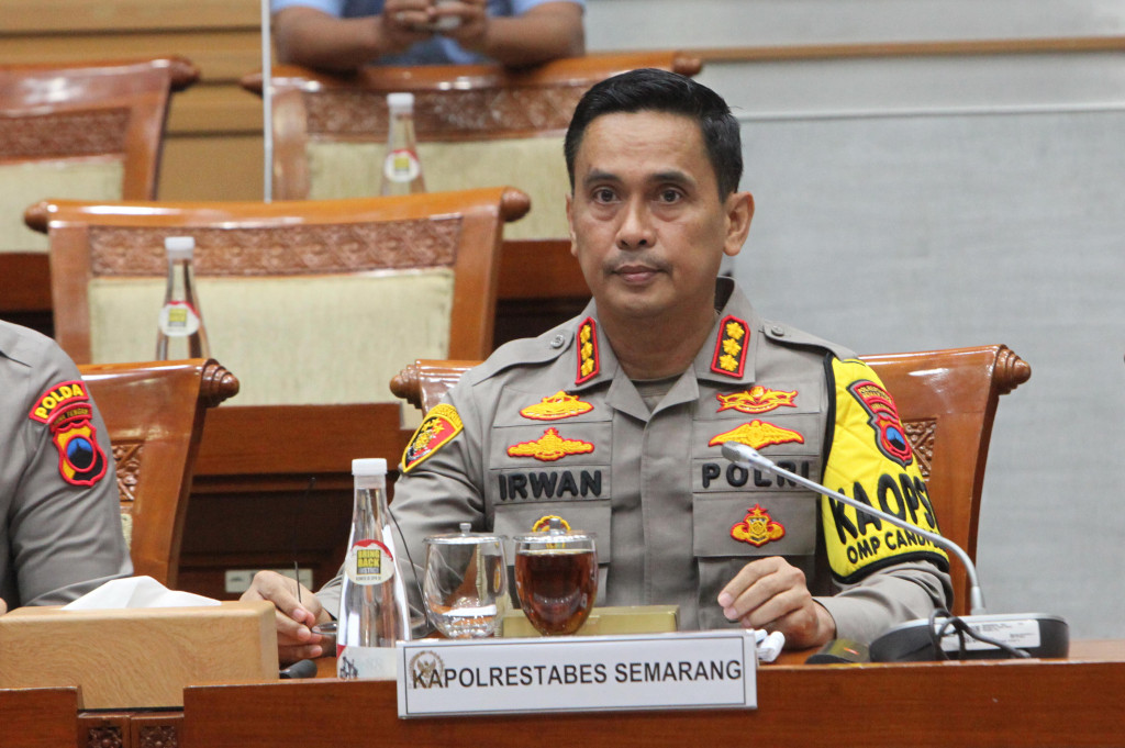Komisi III DPR RI menggelar rapat dengar pendapat (RDP) dengan menghadirkan Kapolrestabes Semarang dan jajaran reserse kriminal Polda Jawa Tengah guna menjelaskan kasus penembakan terhadap siswa SMK berinisial GRO hingga meninggal dunia oleh oknum polisi berinisial Aipda RZ.