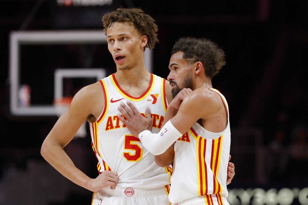 Hawks mencatatkan 31 assist dalam pertandingan ini, memperpanjang rekor mereka dengan 25 assist atau lebih dalam 14 pertandingan berturut-turut, rekor terbaik dalam sejarah klub.