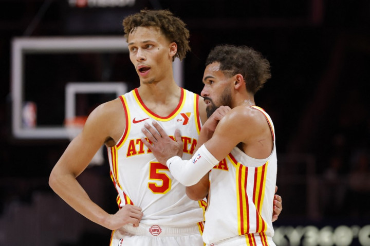 Hawks mencatatkan 31 assist dalam pertandingan ini, memperpanjang rekor mereka dengan 25 assist atau lebih dalam 14 pertandingan berturut-turut, rekor terbaik dalam sejarah klub.