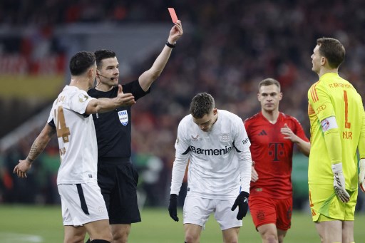Kiper Bayern Muenchen Manuel Neuer mendapat kartu merah untuk pertama kali sepanjang kariernya yang telah berjumlah 866 pertandingan pada Rabu, 4 Desember 2024 dini hari WIB.