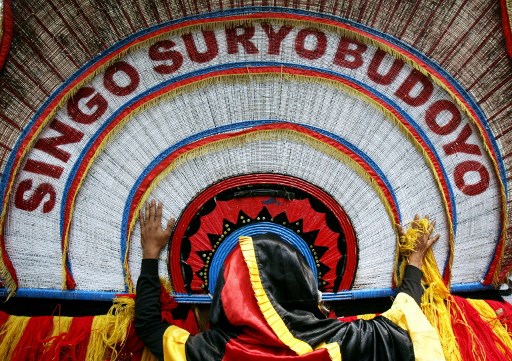 Reog Ponorogo, seni pertunjukan yang berasal dari Kabupaten Ponorogo, Jawa Timur, mencerminkan harmoni antara tari, musik, dan mitologi. Seni itu menggambarkan keberanian, solidaritas, dan dedikasi yang telah menjadi identitas masyarakat Ponorogo selama berabad-abad.