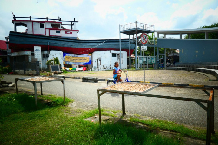 Hingga kini, kapal tersebut tetap berada di lokasi aslinya di atas rumah warga yang sudah runtuh akibat tsunami. Pemerintah dan masyarakat setempat memutuskan untuk menjadikan Kapal di atas rumah sebagai monumen bersejarah, mengingat nilai simbolis dan emosionalnya bagi warga Aceh. 
