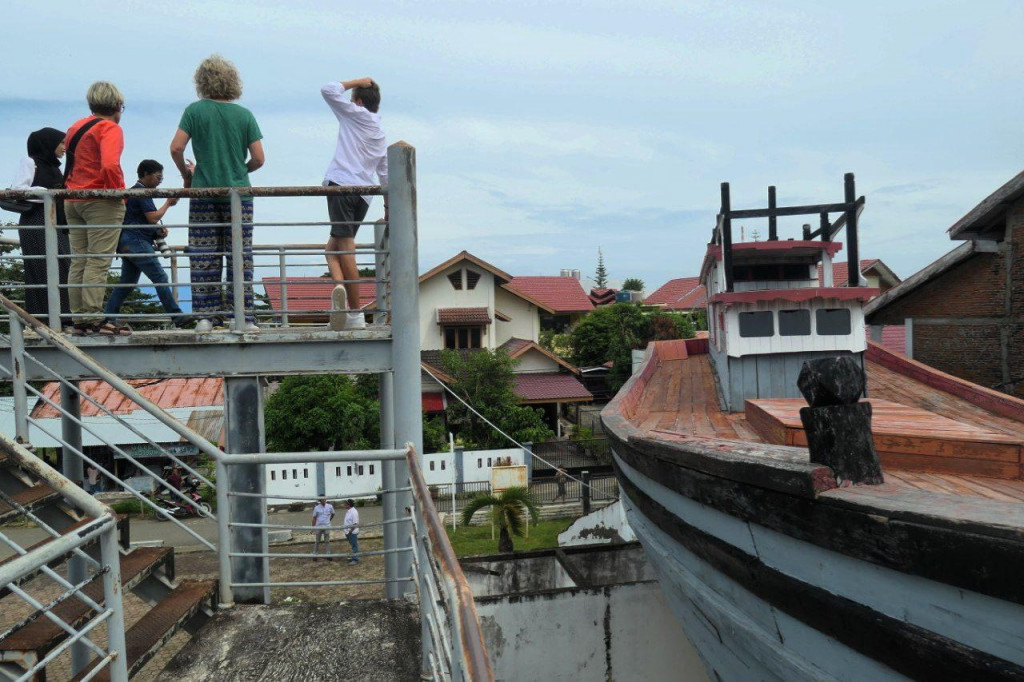Kapal ini menjadi saksi bisu dari kedahsyatan bencana tersebut sekaligus simbol keselamatan bagi puluhan orang yang berhasil selamat dari gelombang tsunami. 
