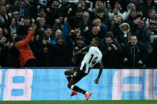 Tuan rumah Newcastle memecah kebuntuan terlebih dahulu lewat Alexander Isak yang membobol gawang Liverpool pada menit ke-35. Tim tamu baru bisa menyamakan kedudukan pada menit ke-50 lewat Curtis Jones.