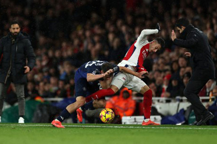 Arsenal melanjutkan tren kemenangan setelah melumat Manchester United 2-0 pada pekan ke-14 Liga Inggris di Stadion Emirates, London, Kamis, 5 Desember 2024 dini hari WIB.