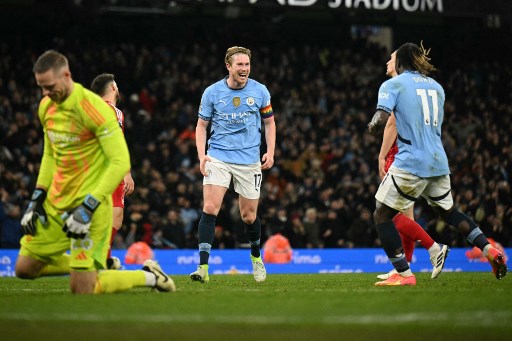 City berhasil menggandakan keunggulan menjadi 2-0 setelah umpan Jeremy Doku dapat disambut tendangan keras terarah Kevin De Bruyne yang membobol gawang Forest pada menit ke-31.