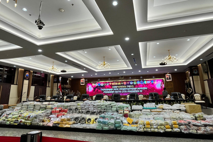 Ada pil ekstasi 370.868 butir, obat keras 2.296.409 butir, hashish 132,900 gram, happy five 1.163.210 butir, sabu 1,192 ton, ganja 1,190 ton. Ada pula uang tunai Rp1.057.515.000 yang merupakan hasil tindak pidana pencucian uang (TPPU).