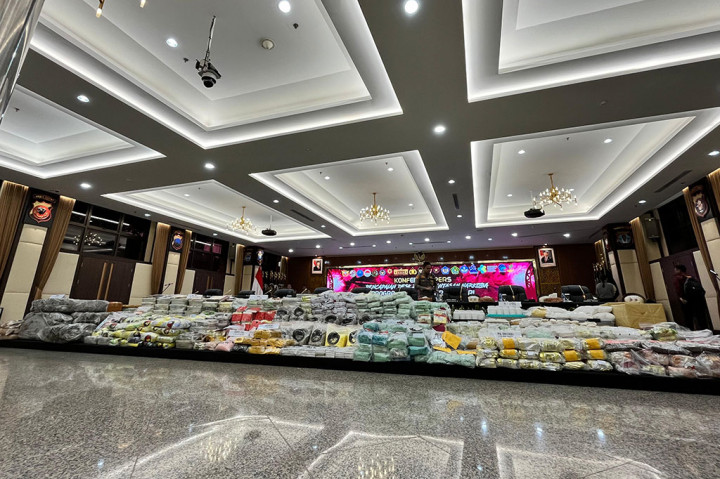 Kronologi penyitaan dan pengungkapan kasus narkoba ini akan disampaikan oleh Kapolri Jenderal Listyo Sigit Prabowo dan jajaran dalam konferensi pers yang akan digelar sekitar pukul 12.00 WIB. Kini, Kapolri masih rapat koordinasi dengan sejumlah menteri dan kepala badan di ruang rapat utama Mabes Polri, Jakarta Selatan.