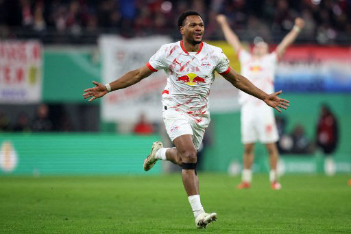 Lois Openda mencetak brace saat RB Leipzig menang 3-0 atas tamunya Eintracht Frankfurt, pada pertandingan 16 besar Piala Jerman di Red Bull Arena, Leipzig, Kamis, 5 Desember 2024 dini hari WIB.