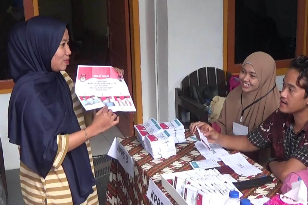 Warga yang menggunakan hak pilihnya pada PSU hanya 214 orang atau jauh dari pada Pilkada tanggal 27 November 2024 lalu, mencapai 331 pemilih yang menggunakan hak suaranya.