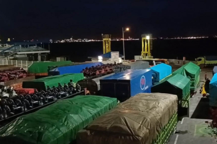 Sedangkan untuk antrean di luar Pelabuhan pada sore hari tadi sudah berhasil terurai, dan biasanya kembali antre pada malam hari.