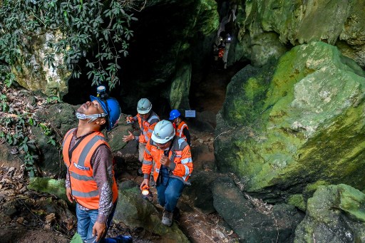 PT Solusi Bangun Andalas (SBA) berkomitmen menjadikan kawasan Gua Weung Dalam yang berada di daerah tambang tersebut sebagai kawasan konservasi dan pusat edukasi bagi semua kalangan.