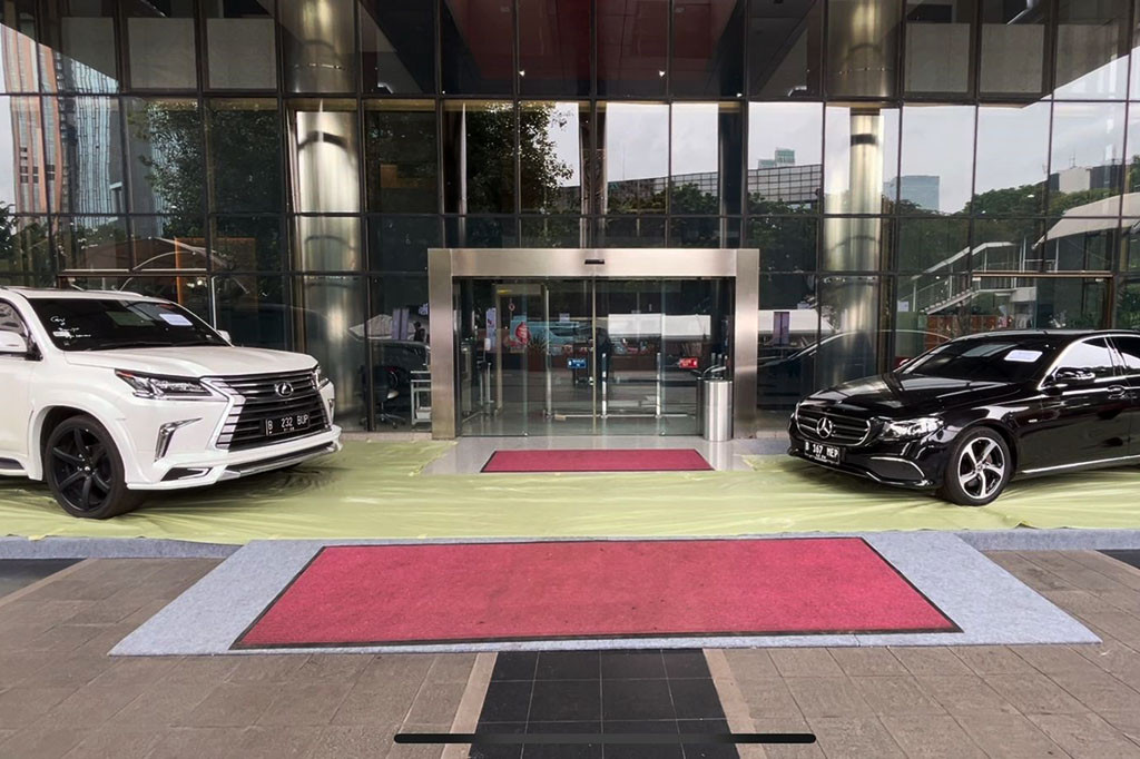 Komisi Pemberantasan Korupsi (KPK) memarkirkan sejumlah mobil dan motor mewah di kantornya, hari ini, 6 Desember 2024. Kendaraan itu akan dilelang saat perayaan Hari Antikorupsi Sedunia (Hakordia).