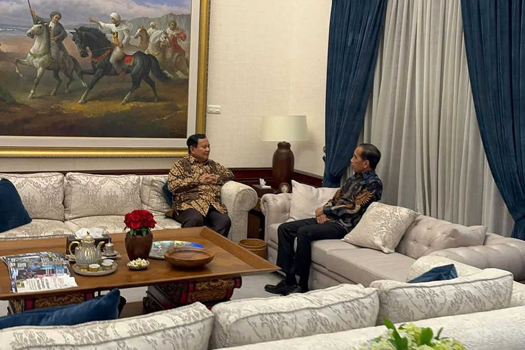 Sementara itu, Jokowi mengatakan bahwa Presiden Prabowo saat melakukan kunjungan kerja ke Merauke menyempatkan diri bertamu ke kediaman Jokowi di Solo. 