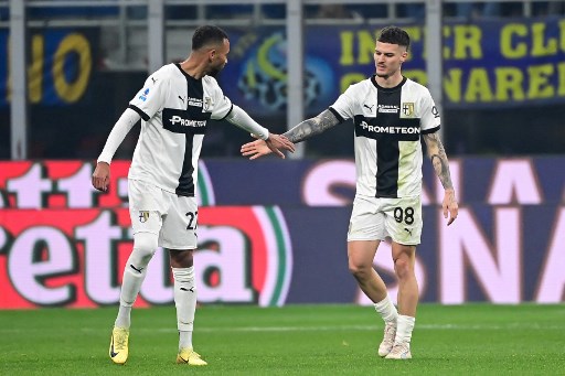 Parma hanya mampu memperkecil ketertinggalan melalui gol bunuh diri Matteo Darmian.