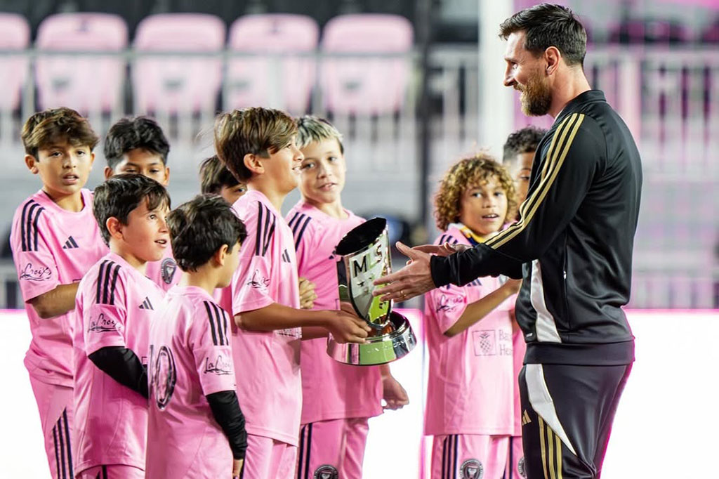 Gelar pemain terbaik MLS didapatkan Messi setelah mengumpulkan suara terbanyak dari media, pemain dan klub-klub MLS. Rinciannya, La Pulga mendapatkan 40,83 suara dari pemain, lalu 43,20 suara dari media dan 31,25 suara dari pihak klub. Jika diakumulasi, maka rata-rata suara yang memilih Messi adalah 38,43 persen.