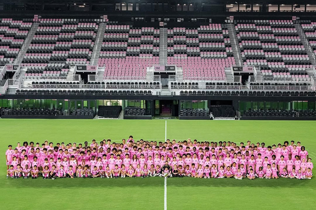 Performa apik Lionel Messi membantu Inter Miami memecahkan rekor poin MLS di musim reguler (74 poin) yang membuat klub tersebut nomor satu di musim reguler MLS dan menerima trofi MLS Supporters Shield untuk pertama kali dalam sejarah klub.