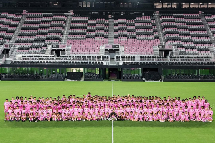 Performa apik Lionel Messi membantu Inter Miami memecahkan rekor poin MLS di musim reguler (74 poin) yang membuat klub tersebut nomor satu di musim reguler MLS dan menerima trofi MLS Supporters Shield untuk pertama kali dalam sejarah klub.