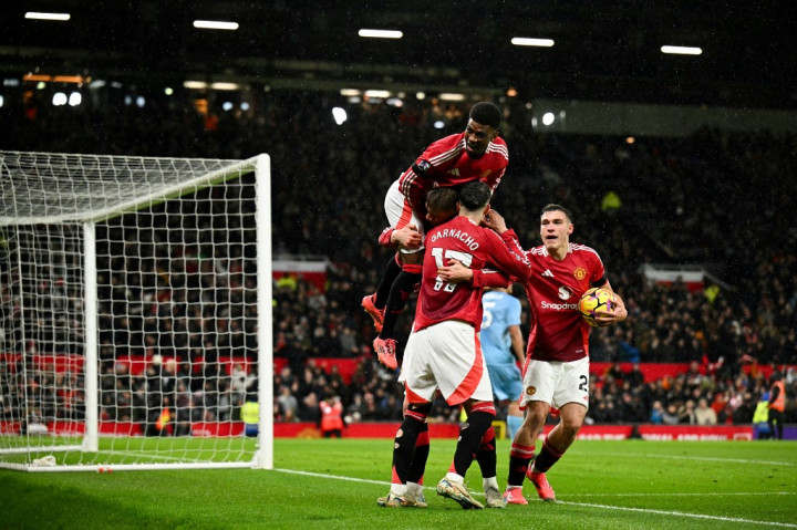 Forest mencetak gol terlebih dahulu ketika laga baru berjalan dua menit setelah umpan sepak pojok Elliot Anderson dapat disambut sundulan Nikola Milenkovic sehingga skor berubah menjadi 1-0.MU berhasil merespon dengan baik dan mampu menyamakan kedudukan pada menit 18 melalui gol yang dicetak oleh Rasmus Hojlund.