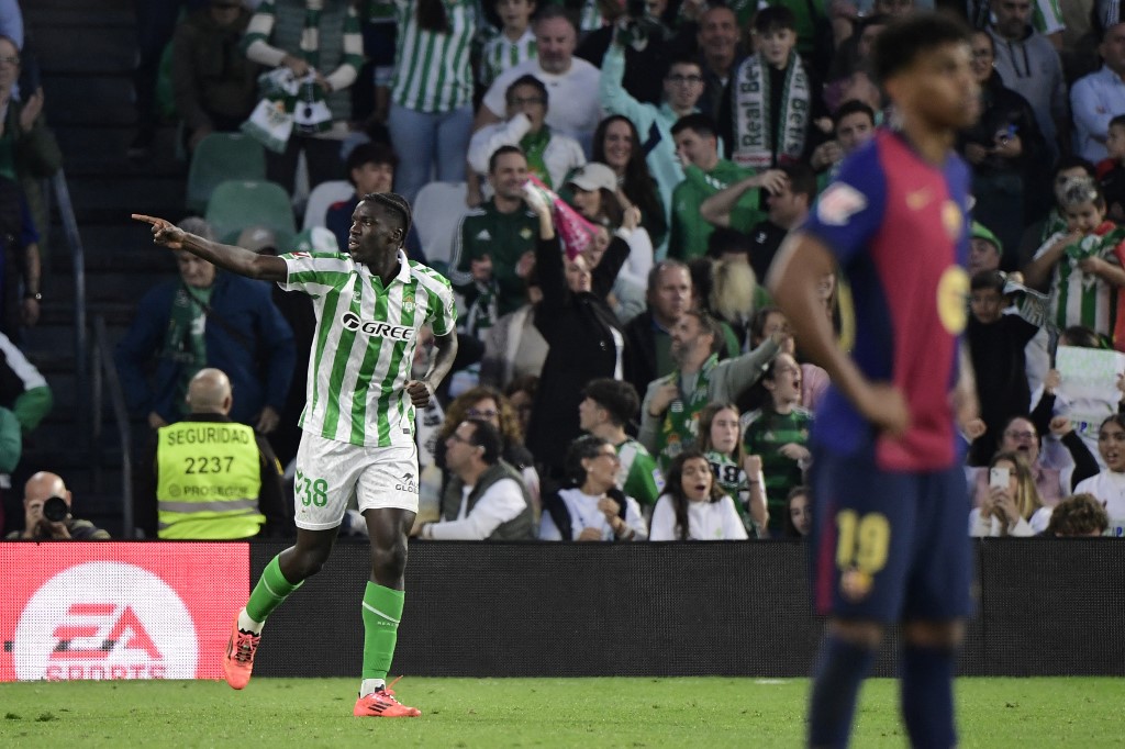 anak asuh Hansi Flick bisa kembali unggul pada menit ke-83. Gol dicetak Ferran Torres, usai meneruskan umpan terobosan Lamine Yamal. Gol penyeimbang Betis dicetak oleh Assane Diao. Memanfaatkan umpan silang Aitor Ruibal, sontekan Diao membuat bola masuk ke gawang Barcelona. Skor akhir menjadi 2-2.