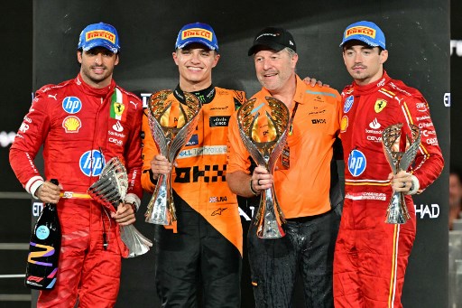 Dua pembalap Ferrari, Charles Leclerc dan Carlos Sainz finis di urutan kedua dan ketiga.