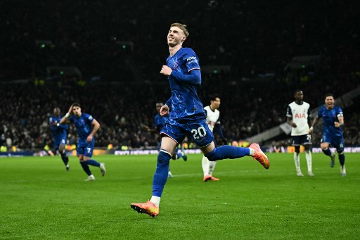 Cole Palmer mencetak dua gol, sedangkan Jadon Sancho dan Enzo Fernandez masing-masing satu untuk Chelsea.