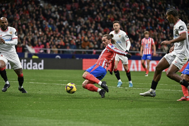 Atletico tak menyerah dan upaya gigih itu terbayarkan ketika pada menit ke-61 memperkecil ketertinggalan berkat umpan terobosan terukur Paulo Barrios yang dituntaskan Antoine Griezmann menjadi gol guna mengubah kedudukan 2-3. Atletico pun menyamakan kedudukan 3-3 pada menit ke-79 melalui tendangan keras Samuel Lino dari luar kotak penalti yang gagal dijangkau kiper Alvaro Fernandez. Setelah itu pada menit ke-90+4 Atletico melakukan pembalikan luar biasa untuk memastikan kemenangan setelah Antoine Griezmann memastikan tiga poin untuk timnya lewat gol keduanya.