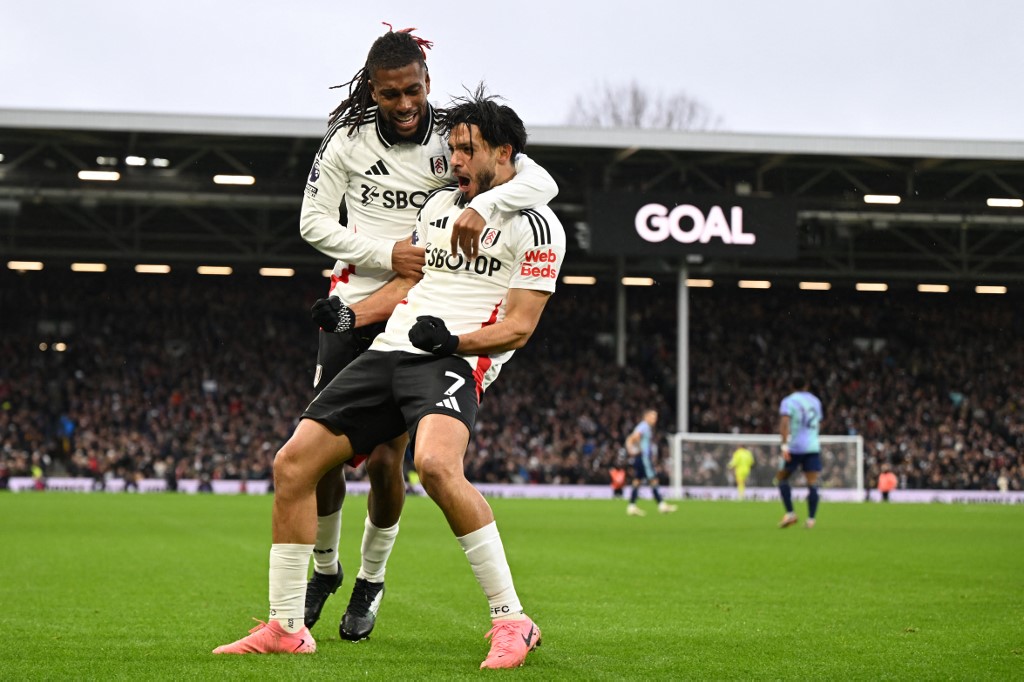 Fulham dapat unggul terlebih dahulu melalui gol yang dicetak Raul Jimenez setelah memanfaatkan umpan terobosan dari Kenny Tete sehingga skor berubah menjadi 1-0 pada menit ke-11.