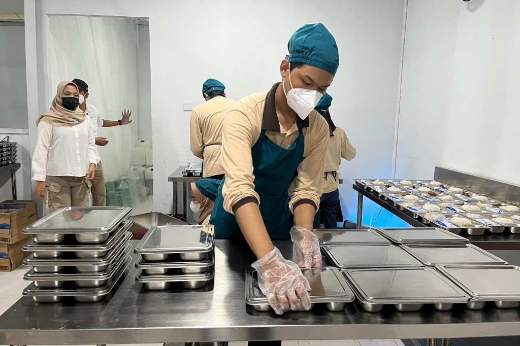 Kariyanti berharap pemerintah konsisten menjalankan program ini. Dia yakin Indonesia Emas akan terwujud pada 2045 jika gizi siswa dipenuhi dari sekarang.