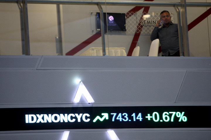 Dari dalam negeri, pada hari ini, Senin, 9 Desember 2024, Bank Indonesia (BI) akan merilis data Indeks  eyakinan Konsumen (IKK) periode November 2024, kemudian esok harinya yakni Selasa, 10 Desember 2024, BI kembali akan merilis data penjualan ritel untuk periode Oktober 2024.