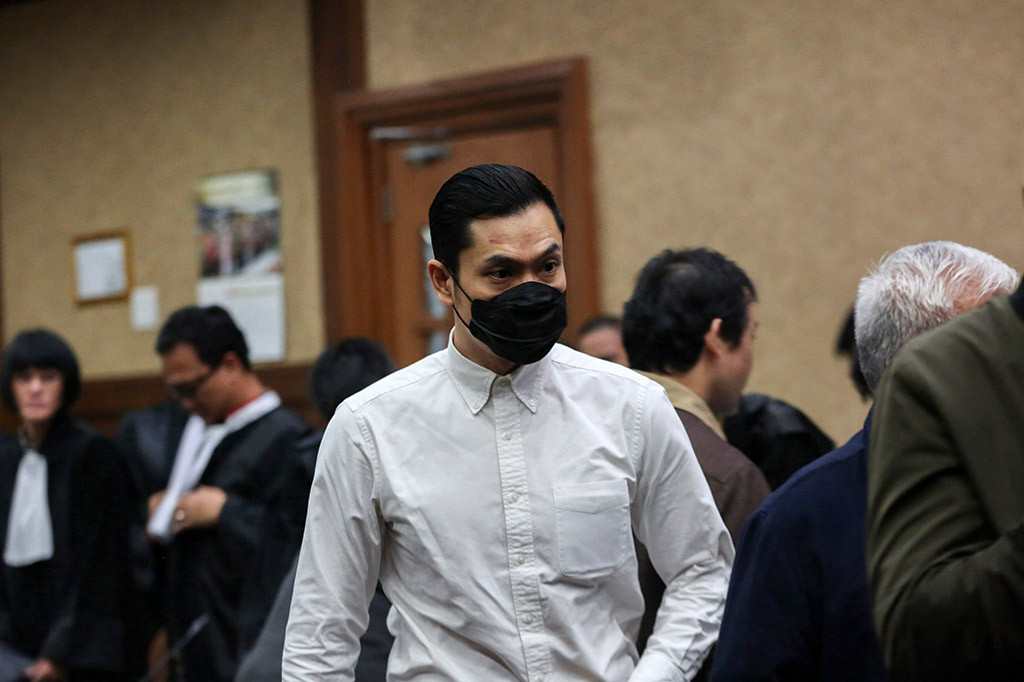 Selain pidana penjara, Harvey juga dituntut pidana denda sejumlah Rp1 miliar dengan ketentuan apabila denda tersebut tidak dibayar, maka diganti dengan pidana kurungan selama satu tahun.