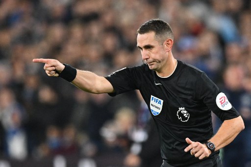 PGMOL melanjutkan, pemutusan hubungan kerja dengan David Coote disertai dengan penyerahan hak-hak wasit berusia 42 tahun itu.