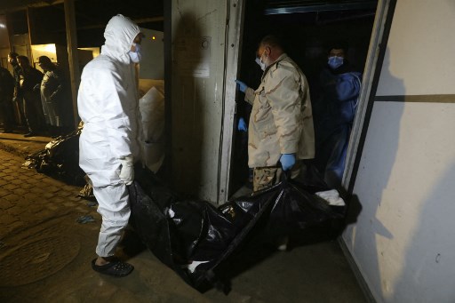 AFP melihat lusinan foto dan rekaman video yang menurut Hajj diambil sendiri dan menunjukkan jenazah-jenazah dengan tanda-tanda penyiksaan yang jelas: mata dan gigi dicungkil, darah berceceran, dan memar.