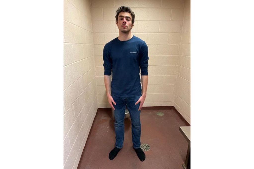 Tersangka penembakan CEO UnitedHealthcare Brian Thompson di New York City, berhasil ditangkap di Pennsylvania, Senin, 9 Desember 2024. Jaksa New York mengajukan dakwaan pembunuhan terhadap tersangka.