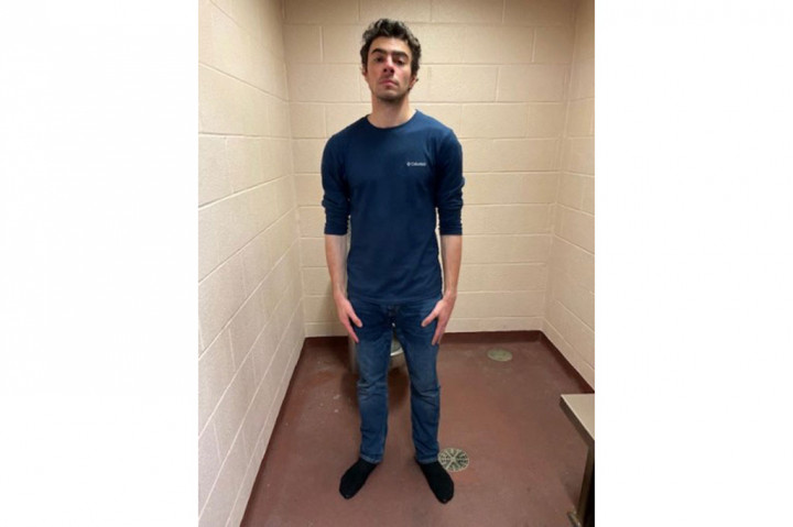 Tersangka penembakan CEO UnitedHealthcare Brian Thompson di New York City, berhasil ditangkap di Pennsylvania, Senin, 9 Desember 2024. Jaksa New York mengajukan dakwaan pembunuhan terhadap tersangka.