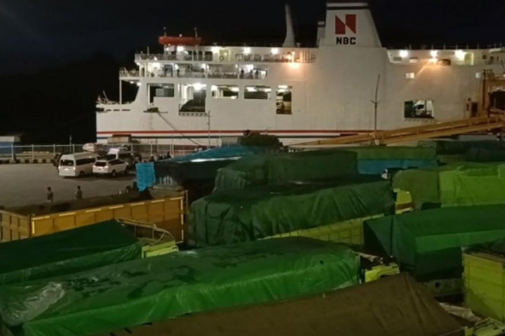 Hal ini kembali menyulitkan kapal yang hendak bersandar di dermaga maupun yang akan keluar dermaga untuk melanjutkan perjalanan menuju pelabuhan Bakauheni Lampung.