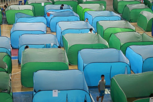 Kepala vulkanologi Filipina Teresito Bacolcol melarang warga untuk tinggal dalam radius 4 kilometer dari gunung berapi itu karena letusan yang tiba-tiba dan lebih dahsyat masih mungkin terjadi.