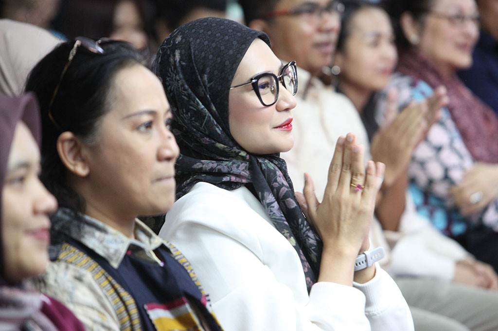 Staf Khusus Presiden 2019-2024 Angkie Yudistia hadir dalam pembukaan Festival Setara Berdaya di Gedung Media Indonesia, Kedoya.