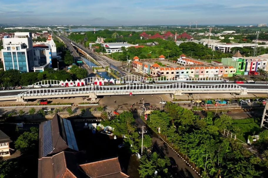 Presiden Prabowo Subianto mengatakan operasional Jalan Layang Madukoro di Kota Semarang, Jawa Tengah (Jateng), merupakan proyek infrastruktur yang diharapkan dapat meningkatkan konektivitas dan
mendukung pertumbuhan ekonomi di wilayah Jateng.