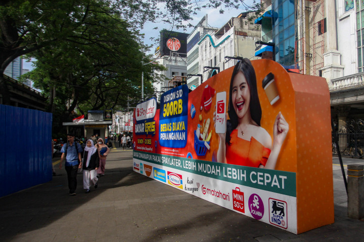 Menjelang Harbolnas yang digelar setiap 12 Desember (12.12), berbagai platform e-commerce menawarkan promosi beragam diskon kepada konsumen untuk berbelanja secara online.