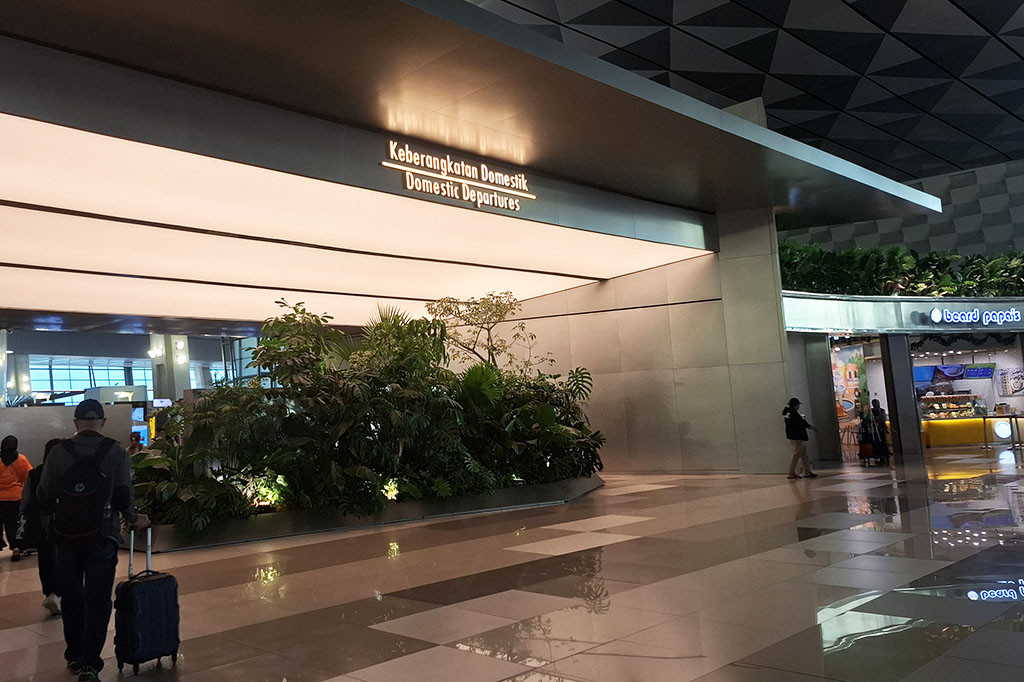 Terminal 3 Bandara Soekarno-Hatta mengalami renovasi besar-besaran. Salah satunya adalah di gate 5, bagian pemberangkatan domestik yang biasanya melayani tiga maskapai penerbangan.