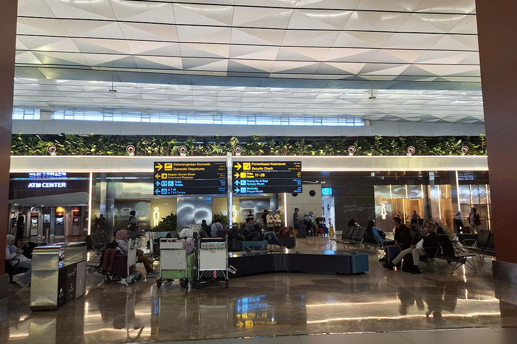 Program transformasi yang ada di terminal ini adalah beautifikasi atau peningkatan estetika terminal penumpang, baik interior maupun eksterior. Hal ini meliputi penataan ulang bagian area taman dan nuansa di area terminal.