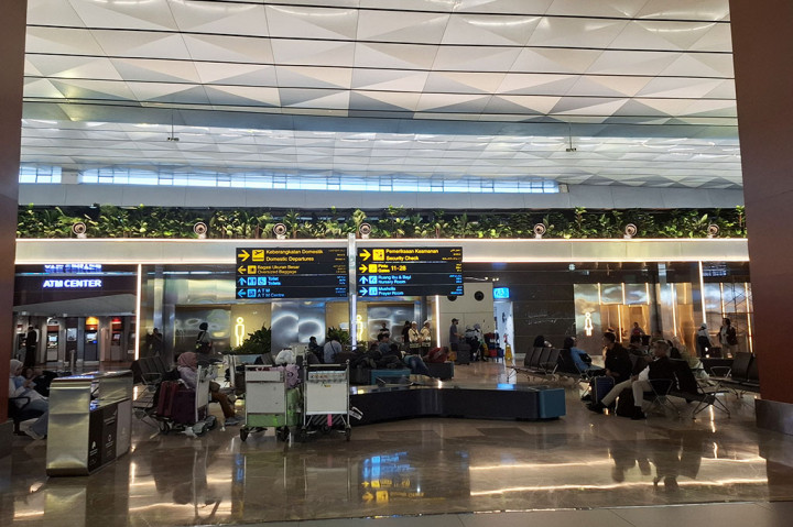 Program transformasi yang ada di terminal ini adalah beautifikasi atau peningkatan estetika terminal penumpang, baik interior maupun eksterior. Hal ini meliputi penataan ulang bagian area taman dan nuansa di area terminal.