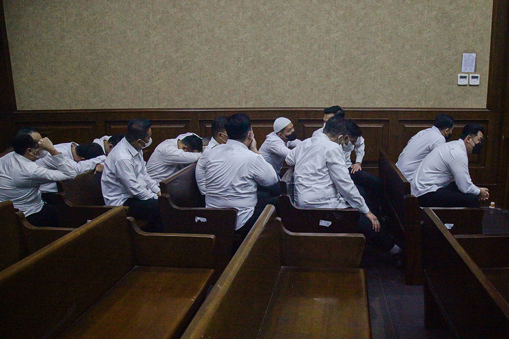 Sebanyak 15 terdakwa kasus dugaan pungutan liar (pungli) atau pemerasan kepada tahanan Rumah Tahanan (Rutan) Komisi Pemberantasan Korupsi (KPK) pada rentang waktu 2019-2023 dituntut pidana selama 4 tahun hingga 6 tahun penjara.