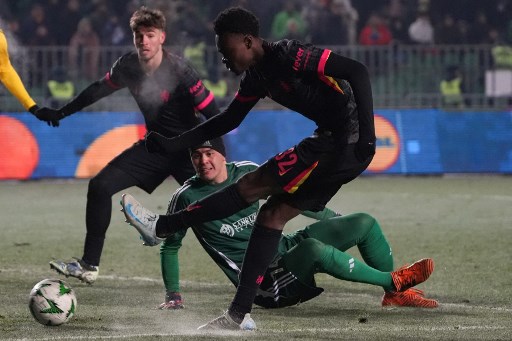 Gol Marc Guiu, gol bunuh diri Aleksandr Marochkin dan Renato Veiga hanya bisa dibalas oleh Marin Tomasov.