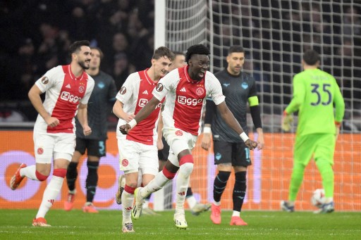 Sedangkan Ajax sempat menyamakan kedudukan lewat Bertrand Traore.