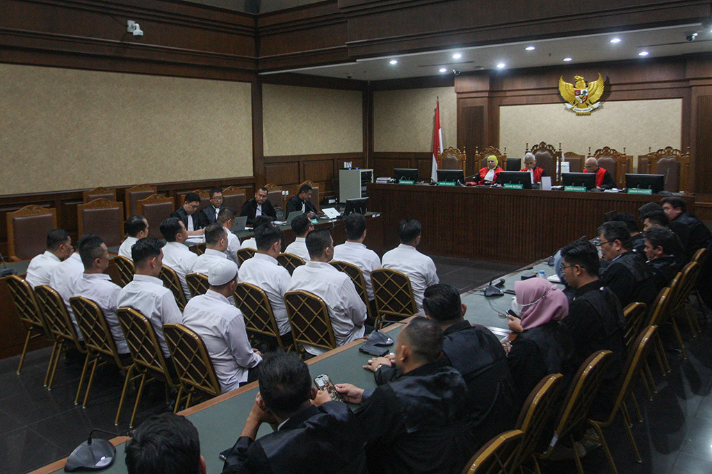 Sebanyak 15 terdakwa kasus dugaan pungutan liar (pungli) atau pemerasan kepada tahanan Rumah Tahanan (Rutan) Komisi Pemberantasan Korupsi (KPK) pada rentang waktu 2019-2023 divonis pidana selama 4 tahun hingga 5 tahun penjara.