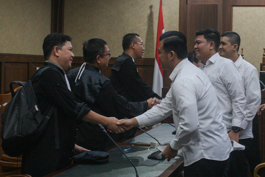 Dalam kasus dugaan pungli atau pemerasan kepada tahanan di Rutan Cabang KPK, 15 terdakwa tersebut diduga melakukan pungli senilai Rp6,38 miliar pada rentang waktu 2019-2023.