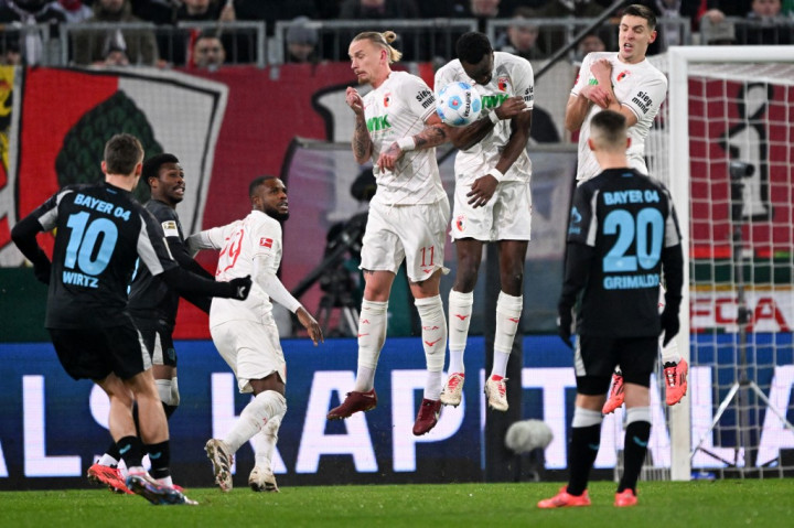 Secara statistik Bayer Leverkusen mendominasi jalannya pertandingan dengan mencatatkan 66 persen penguasaan bola serta melepaskan 14 tendangan yang tiga di antaranya tepat sasaran.